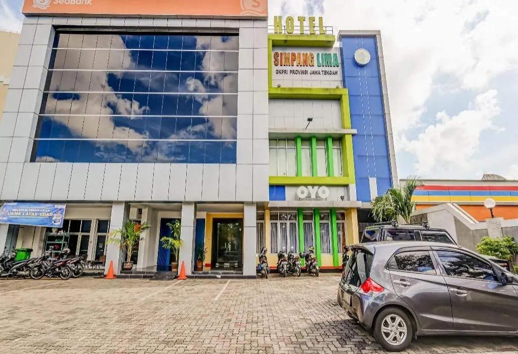 OYO 91036 Hotel Simpang Lima Gkpri-1