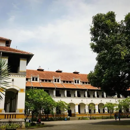 OYO 91036 Hotel Simpang Lima Gkpri-3
